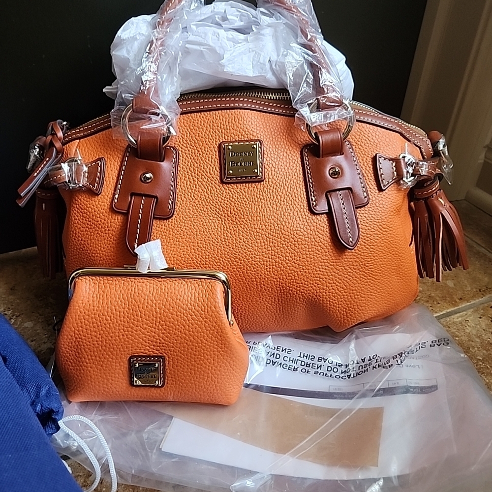 RARE Dooney & Bourke Clementine Pebble Leather Mail Satchel and Kisslock Set